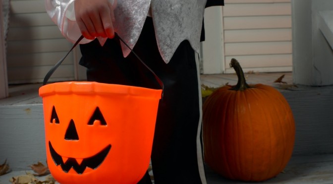 10 Trick-or-Treat Safety Tips