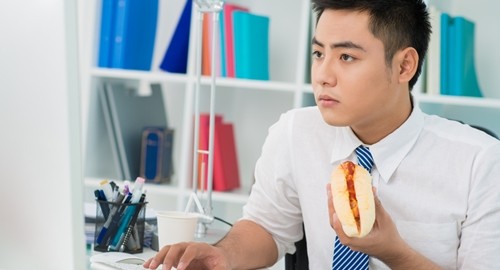 Why You Shouldn’t Be Eating Lunch at Your Desk